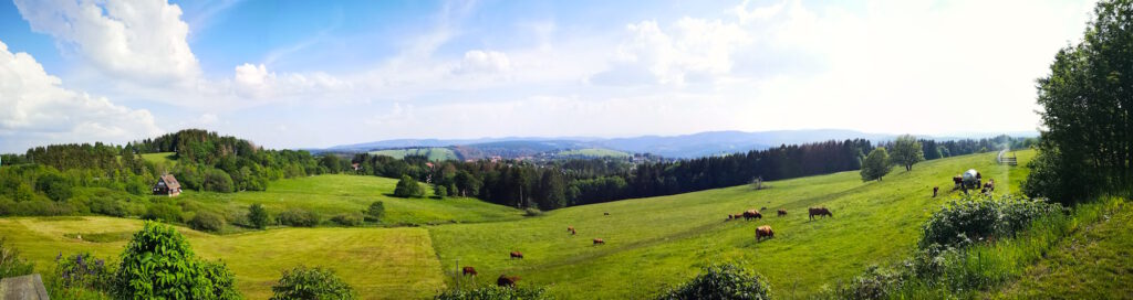 Panoramablick vom Bergbauernhof