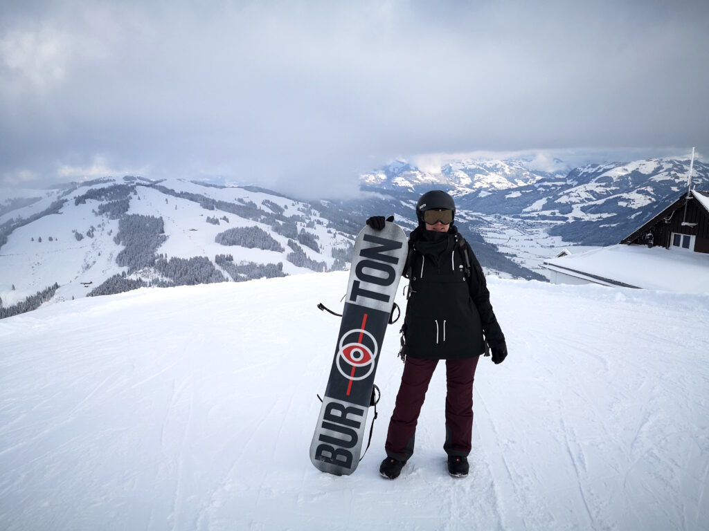 Mit dem Snowboard auf dem Gipfel der Hohen Salve